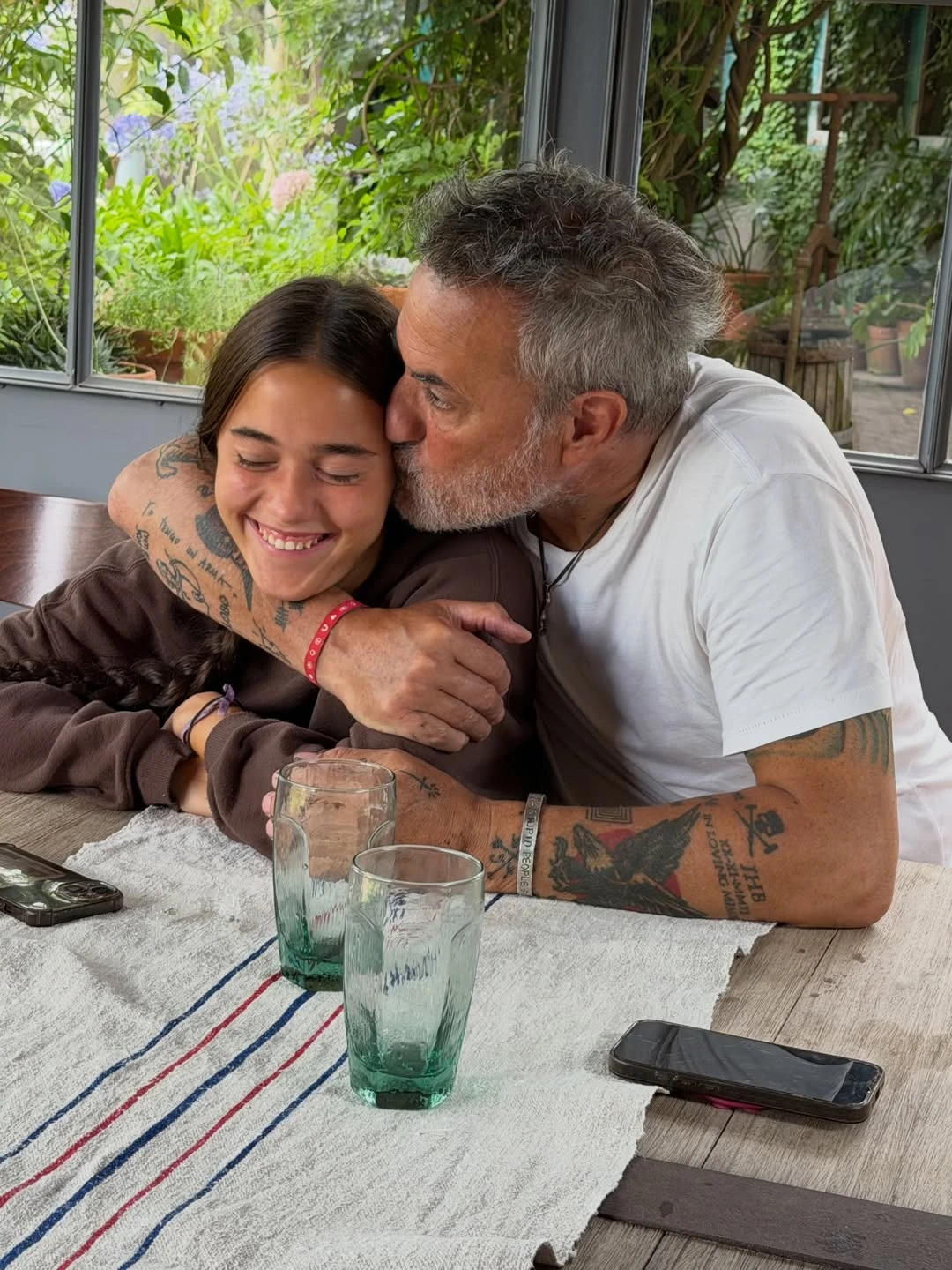 Vero Lozano y su familia disfrutan del verano en Punta del Este entre amigos, amor y rutina familiar