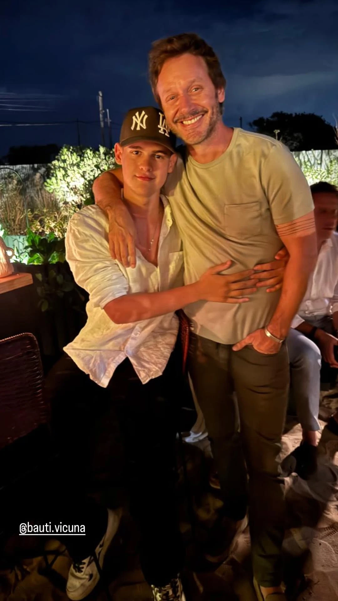 Benjamín Vicuña disfruta de unas vacaciones en Punta del Este junto a su novia Anita Espasandín y sus cinco hijos