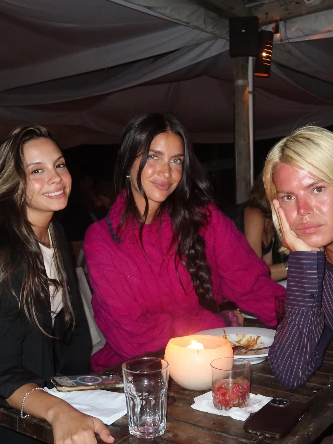 Así resolvió Zaira Nara un look playero ideal para una noche fresca