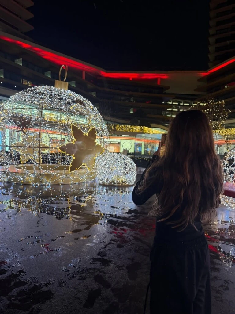 La China disfrutando del invierno en Estambul. Foto: IG