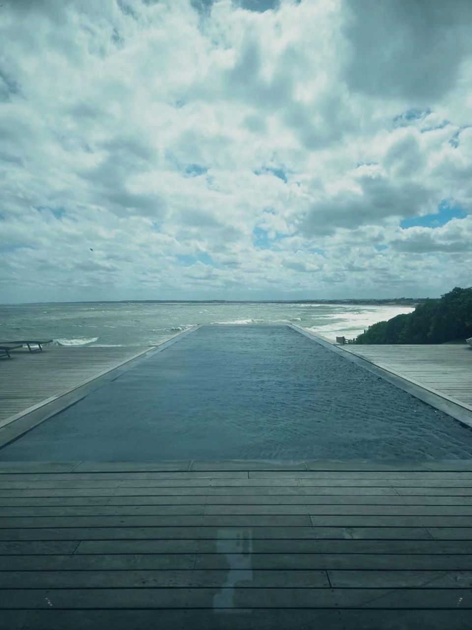 Las fotos de Benjamín Vicuña en Punta del Este junto a sus cinco hijos y Anita Espasandin