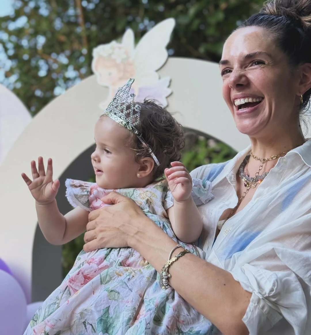 Julieta Nair Calvo y su hija. Fotos: IG.