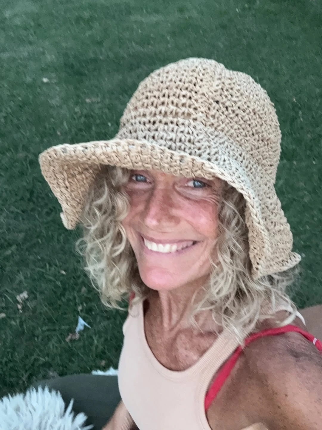 Así es la casa de campo de Maru Botana: decoración rústica, muebles antiguos y una pileta soñada