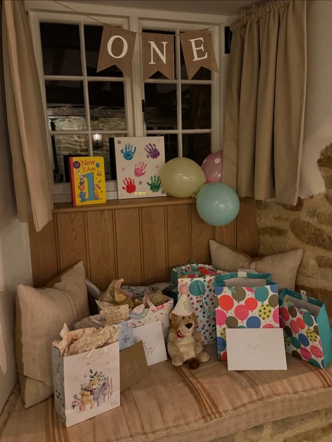 Colores pasteles y decoración sencilla, así fue la fiesta de la hija de Collins. 