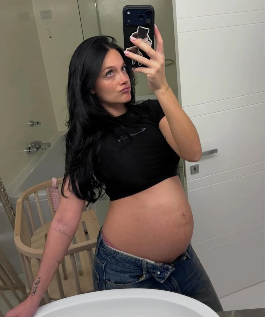 Las fotos de Oriana luciendo su pancita de embarazada. Foto: IG