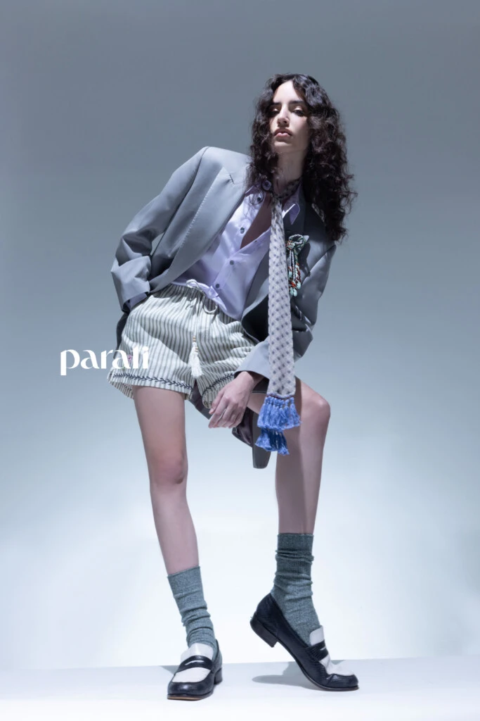 Saco con aplique, camisa de seda, short de lino y corbatín de seda @matiascarbone