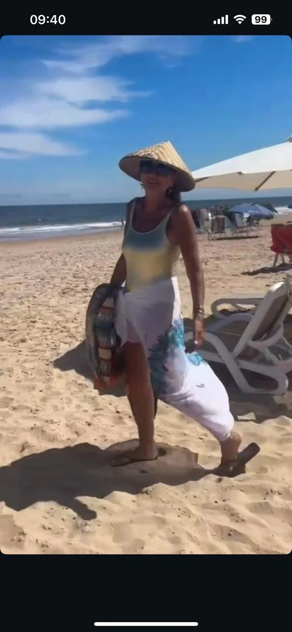 El look de Teresa Calandra para llegar a pla playa en Punta del Este.