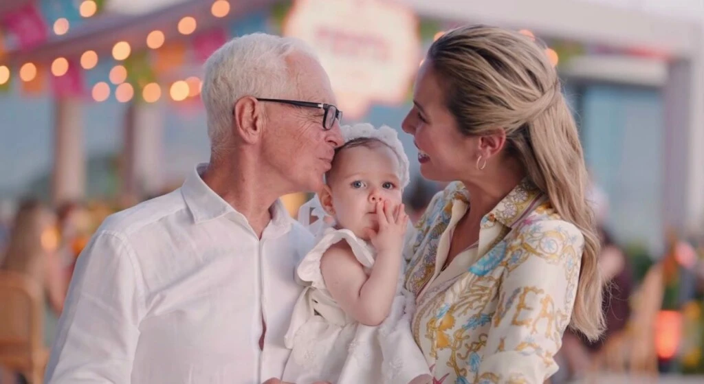 Orgullosos y felices, Elina y Eduardo posaron junto a la pequeña de un añito.