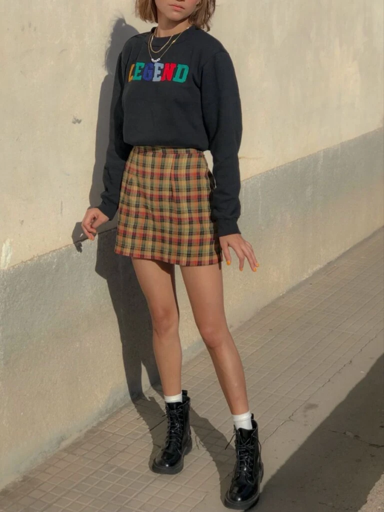 Podés armar un look noventoso y colorido.