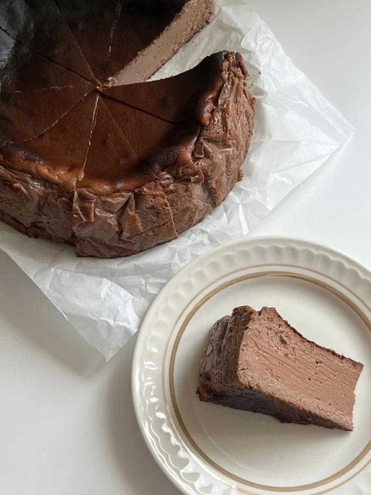 Torta vasca de chocolate. Foto: Pinterest