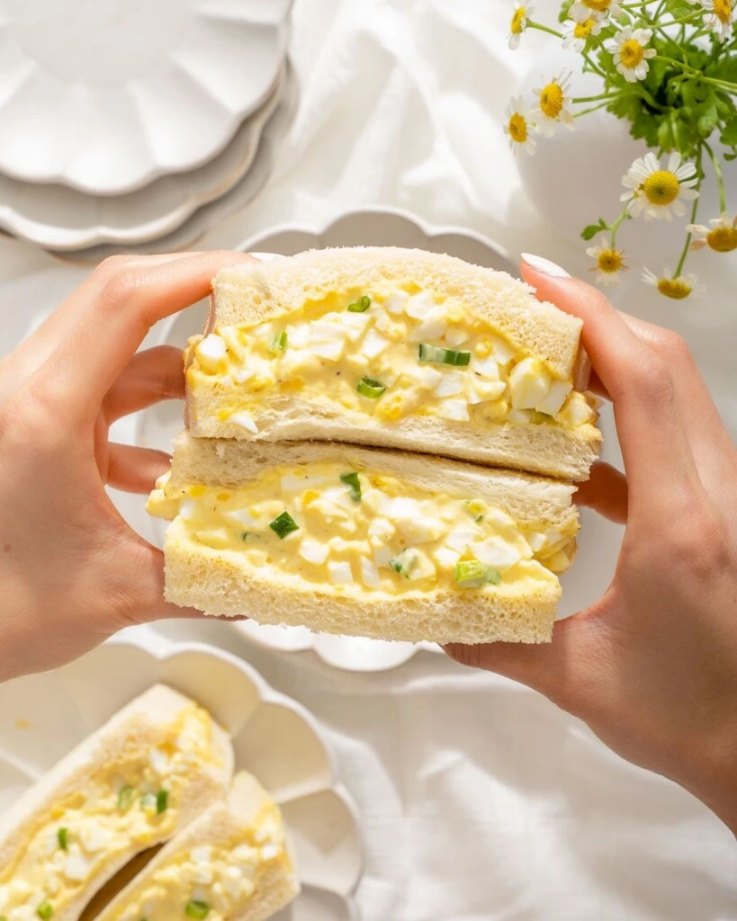 El tamago sando es un sandwich de huevo típico de Japón.