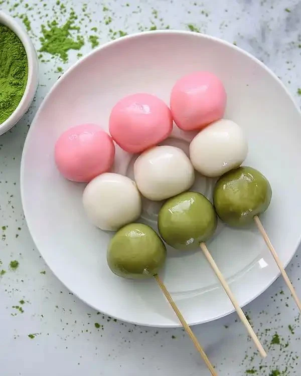 Cómo preparar dango: la receta del dulce japonés más colorido y popular

