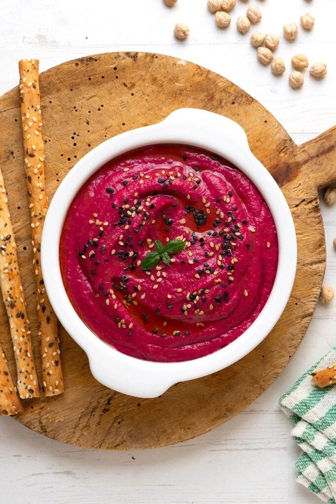 Hummus rosa casero: una receta fácil, saludable y cremosa

