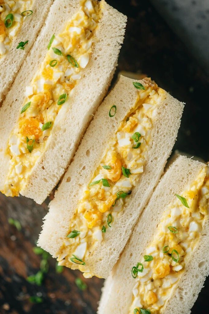 Este sandwich de huevo es una delicia y bien fácil de hacer.