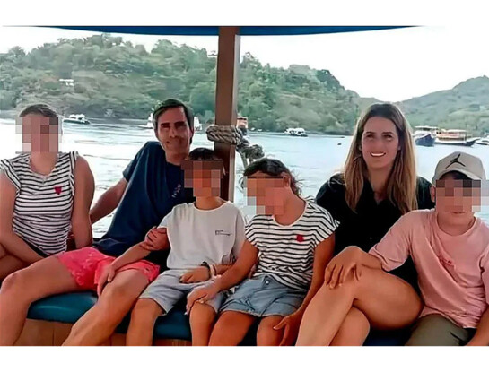 Perdió a su marido y 3 de sus 4 hijos en el naufragio de Indonesia: "Toca seguir por la mitad del equipo"