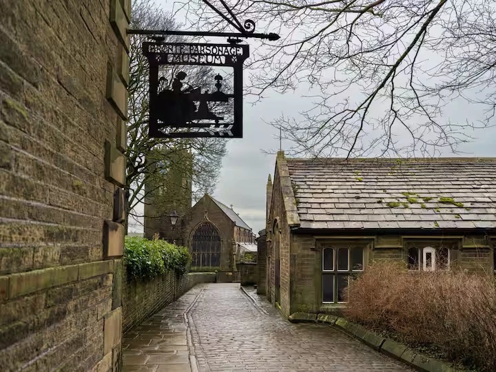 El boom por Cumbres borrascosas elevó 67% las búsquedas sobre Brontë Country, West Yorkshire. 