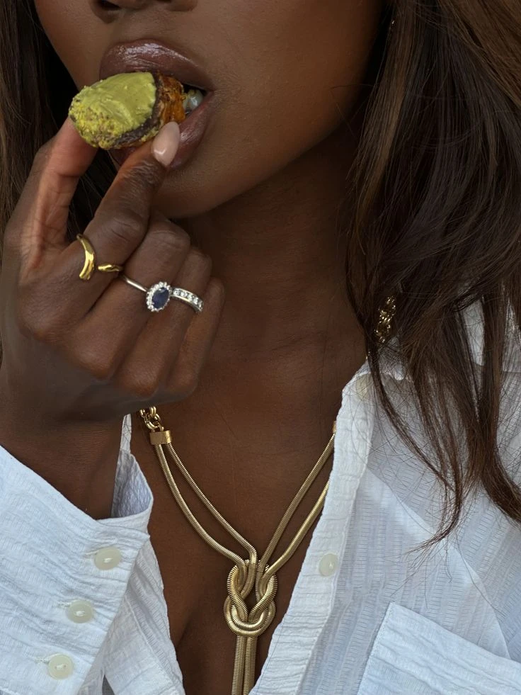 Cómo combinar joyas: claves para looks de invierno 2026