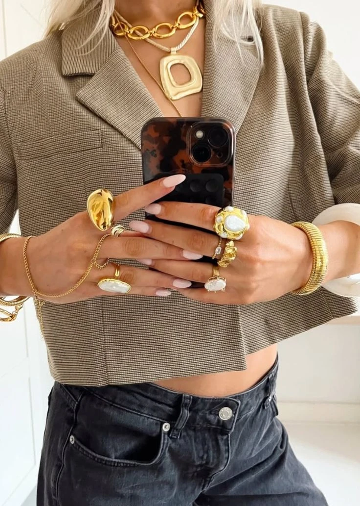 Cómo combinar joyas: claves para looks de invierno 2026