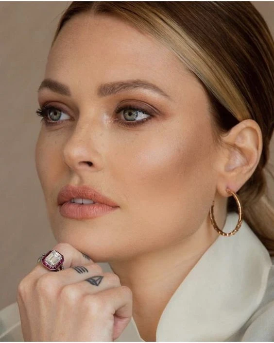 Guía de delineado: qué tonos elegir para resaltar tu color de ojos y cómo aplicarlos