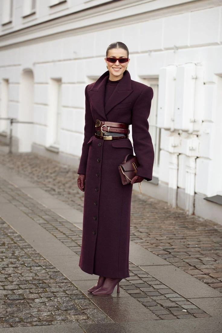 Las hombreras logran un impacto visual muy fuerte. 