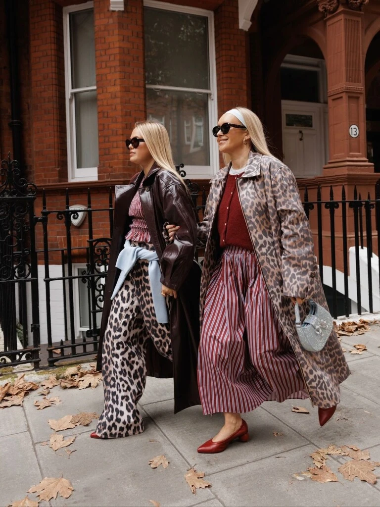 Es un estilo colorido y versátil.