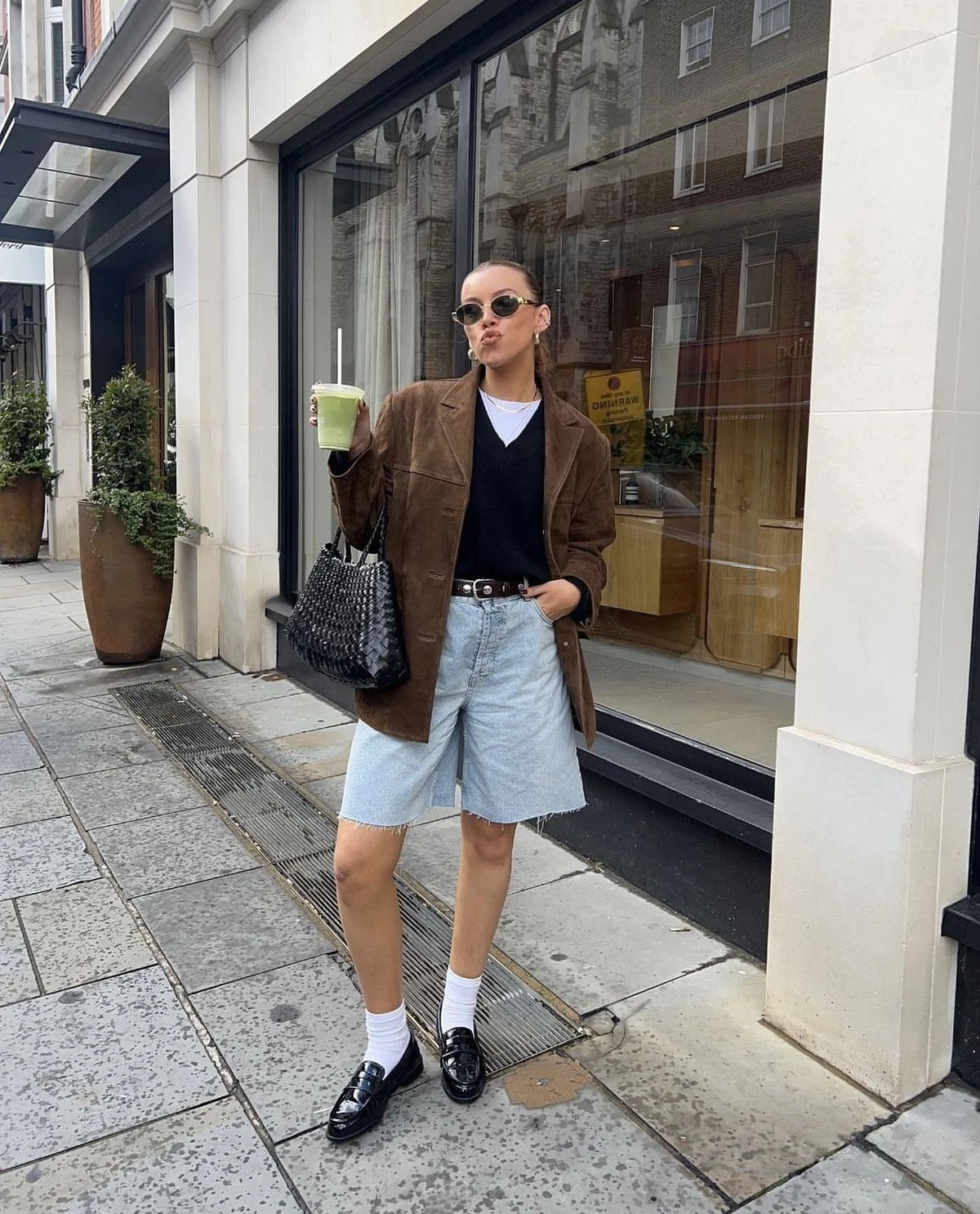 Mocasines con medias: la tendencia que vuelve.