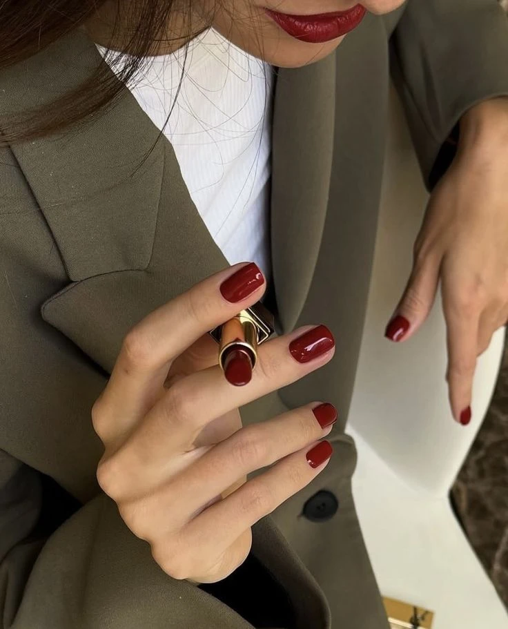 Chau extravagancia: los estilos de uñas que ya no se usan y las manicuras que mandan en 2026