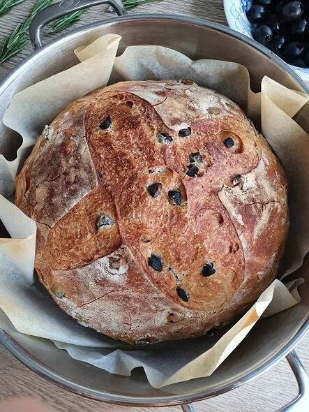 Pan casero con aceitunas: receta práctica para compartir

