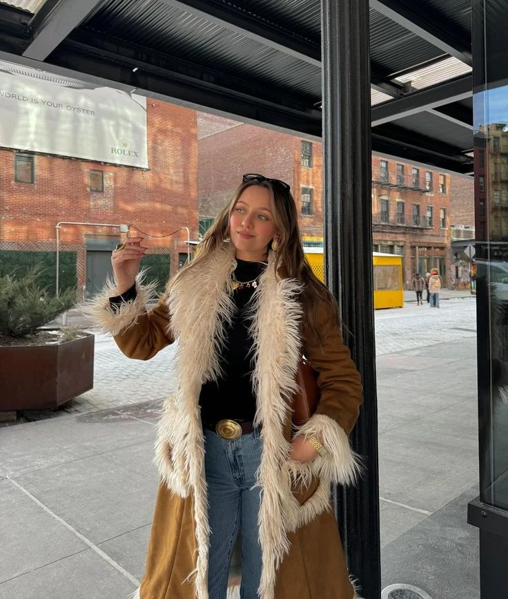 Este tapado se caracteriza por su estilo boho.