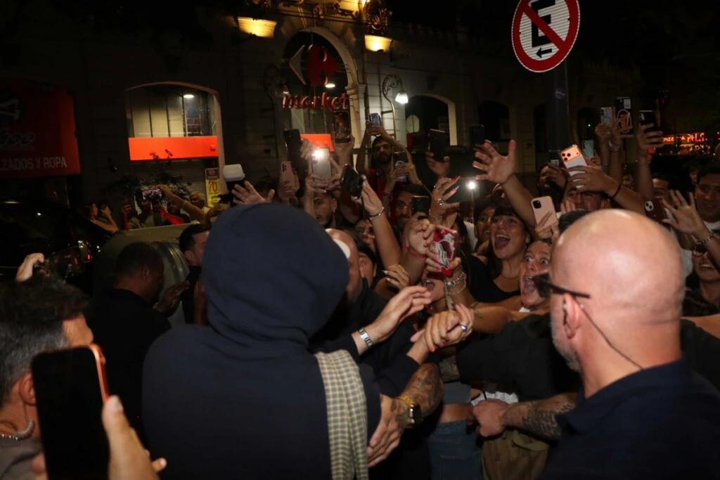 Antes de River, la salida romántica de Bad Bunny y Gabriela Berlingeri en Buenos Aires