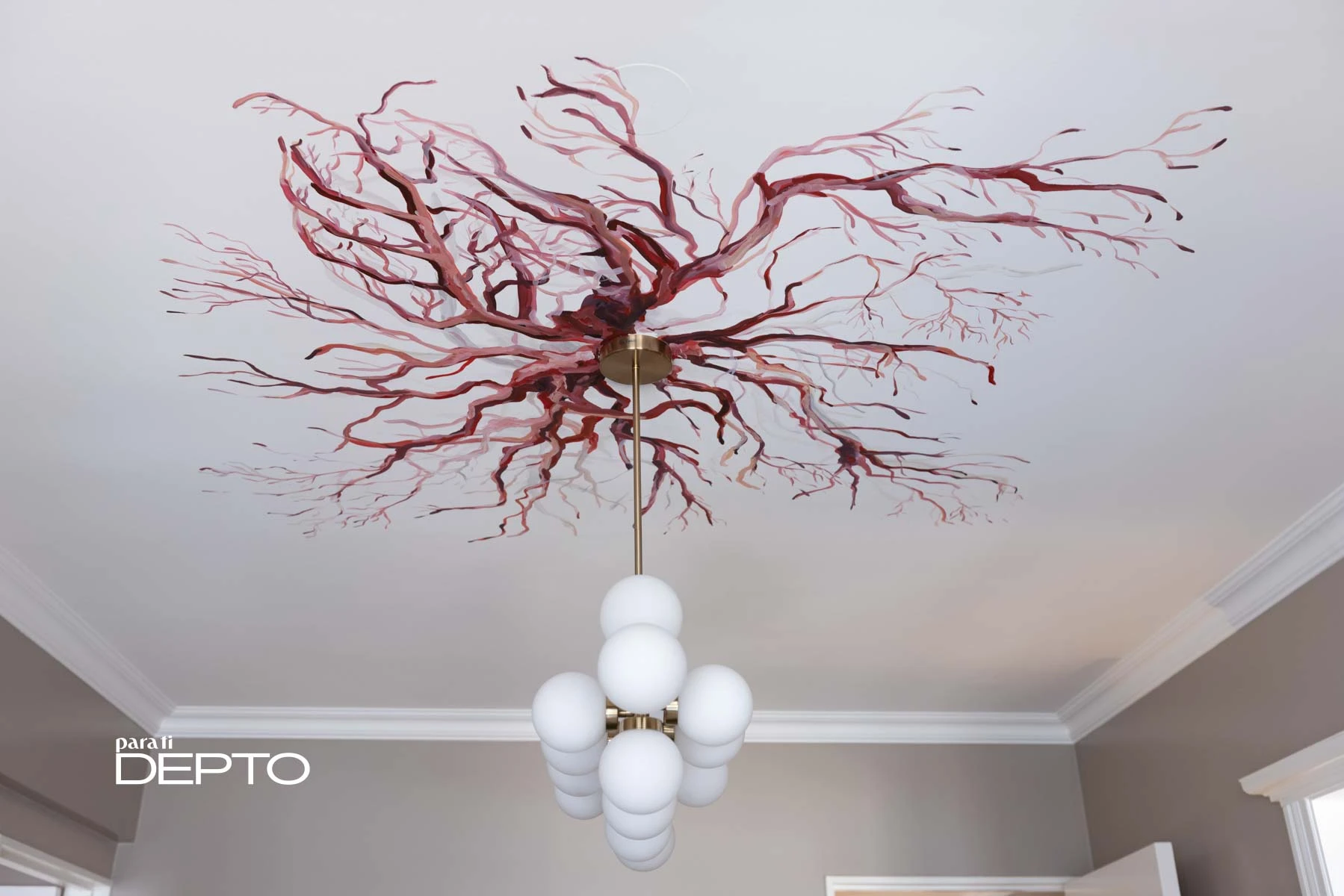 Es otra cosa. Son los murales –en la paredes y en el techo- de la artista Flor Chedufau.  