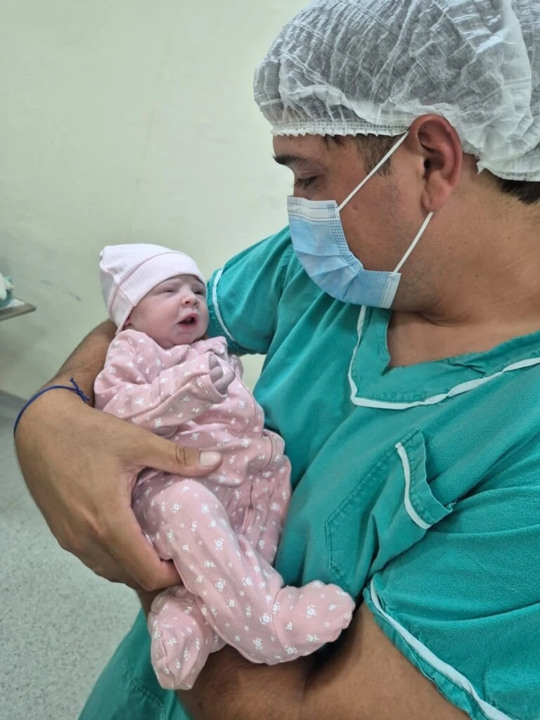 La publicación superó rápidamente los 32 mil “me gusta” y se llenó de felicitaciones para la familia. 