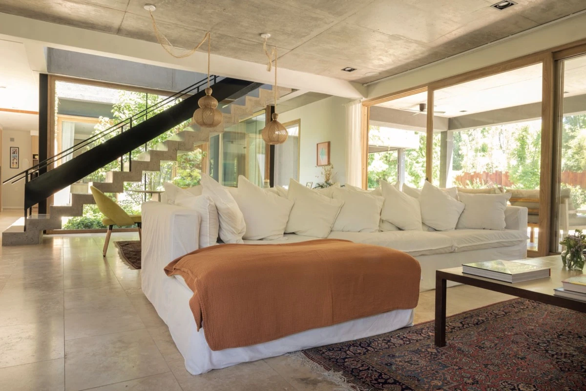 El living es el corazón social de la casa.