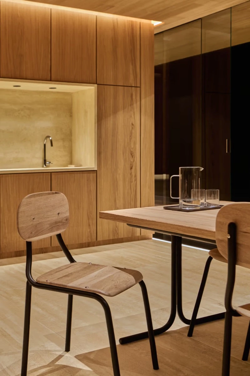 El mobiliario pertenece a Homework, la colección también diseñada por Pharrell Williams. 