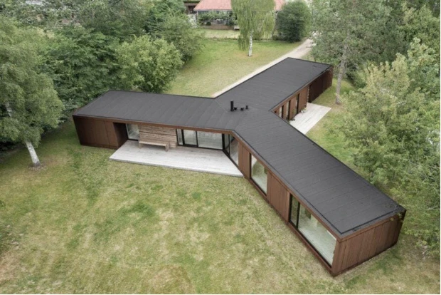 Así es la casa prefabricada danesa de acero y madera que se construye en tres días