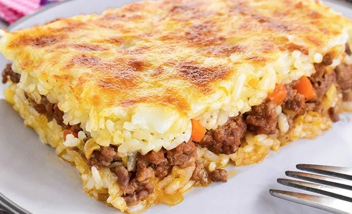 Pastel de carne con arroz y verduras