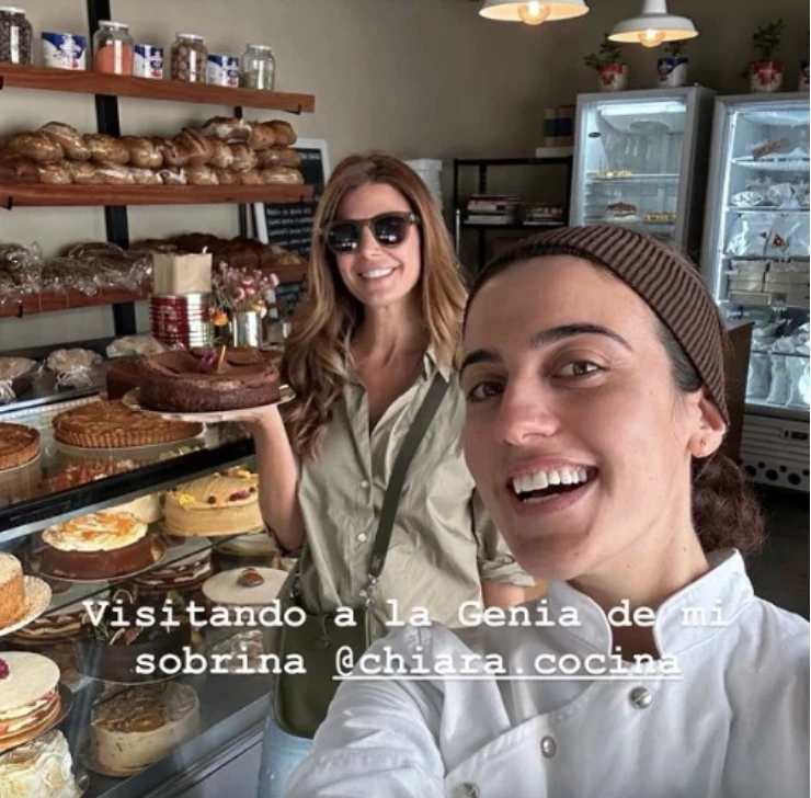 Chiara Rossi con su tía, Juliana Awada