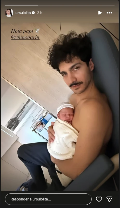 El Chino Darín con su hijo Dante en brazos.