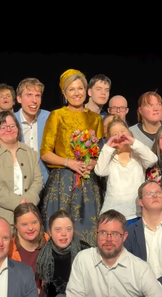 La reina de Países Bajos llevó un conjunto de Natan. Fotos: Captura. 