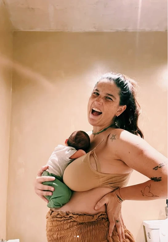 Juana Repetto junto a Timoteo, su tercer hijo.