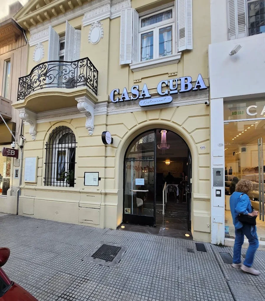 Casa Cuba en la calle Sucre del barrio de Belgrano