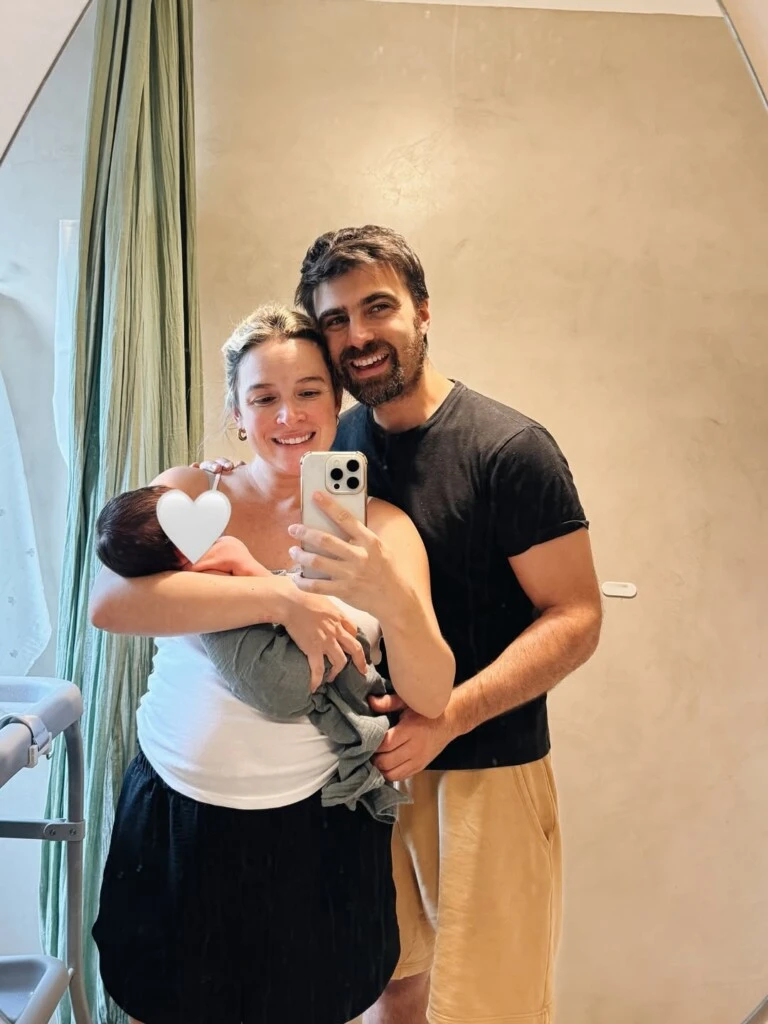 La actriz cerró con una mezcla de emoción y complicidad: “Te amo. Feliz San Valentín y feliz aniversario también porque nos olvidamos con el nacimiento de Vito”.