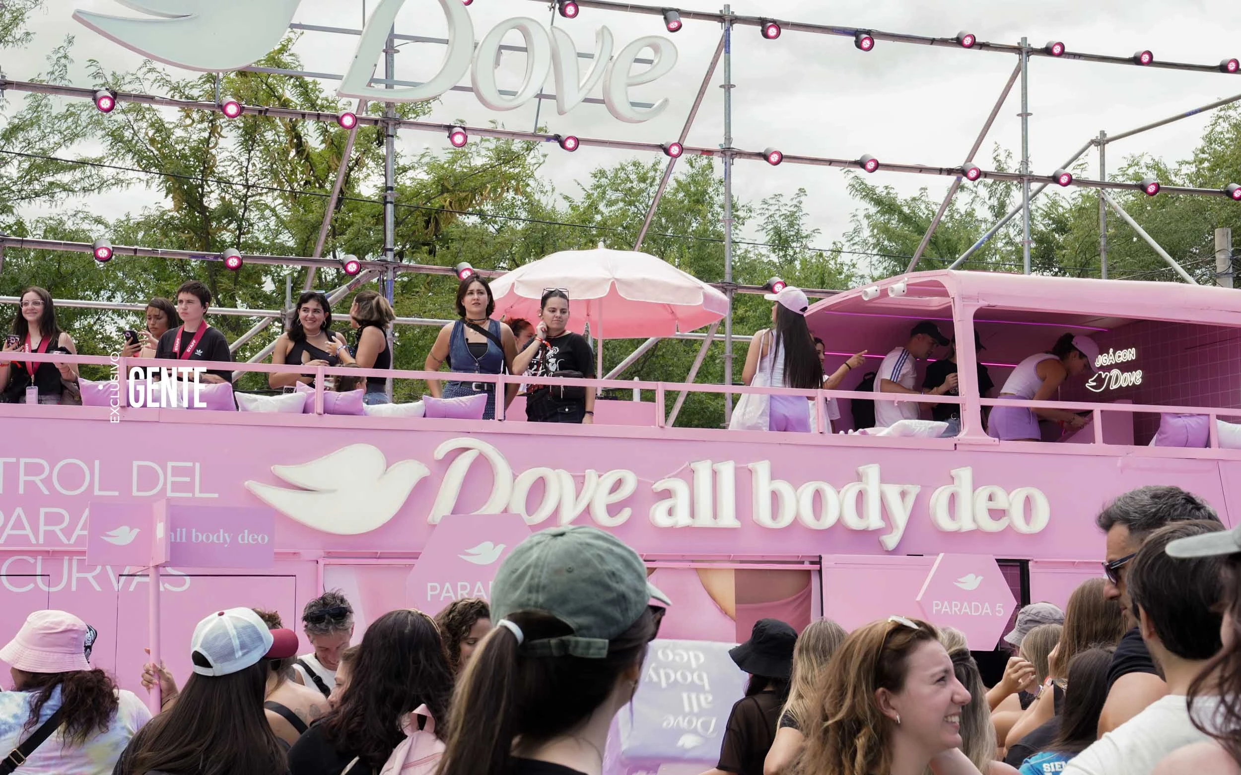 Dove con su All Body Deo acompañó el Cosquín Rock.