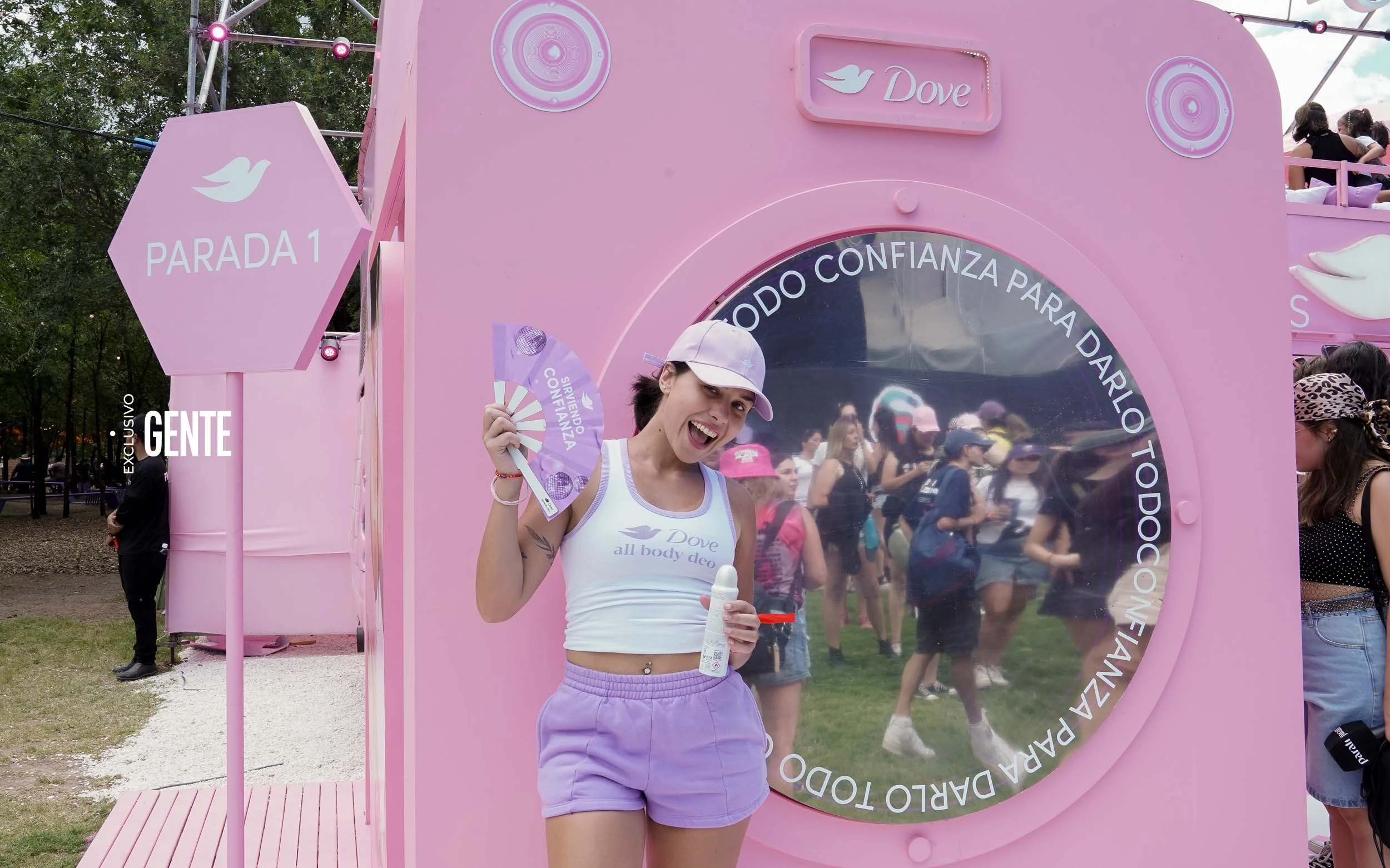 Lejos del formato tradicional de stand, la marca desplegó una experiencia pensada como un verdadero viaje y propuso un bus.