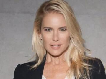 Valeria Mazza impactó en el desfile de Emporio Armani en el Milan Fashion Week con look sastrero minimalista