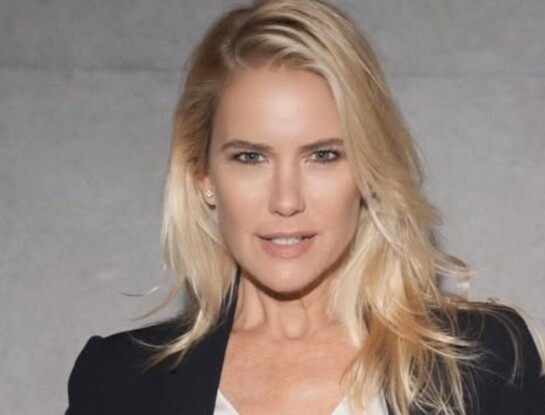 Valeria Mazza impactó en el desfile de Emporio Armani en el Milan Fashion Week con look sastrero minimalista