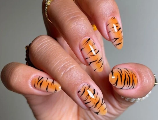 Tiger nails: la tendencia en uñas que arrasa esta temporada