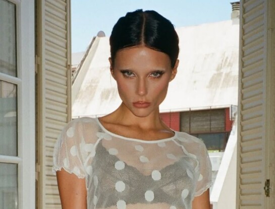 Valentina Zenere deslumbró con un look que mezcla transparencias y brillo