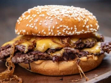 Hamburguesas smash: la receta para que queden doradas y jugosas