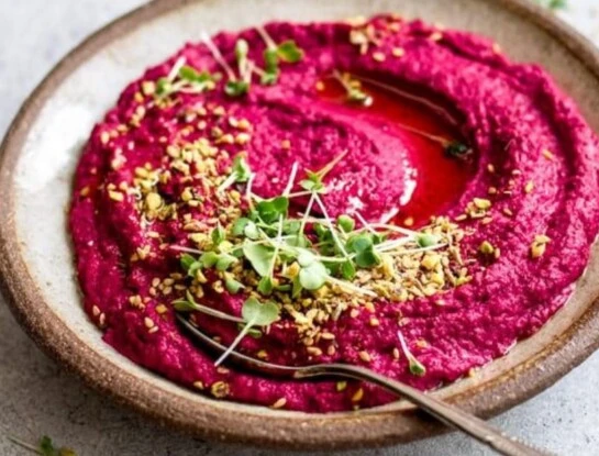 Polenta de remolacha: una receta diferente, colorida y deliciosa